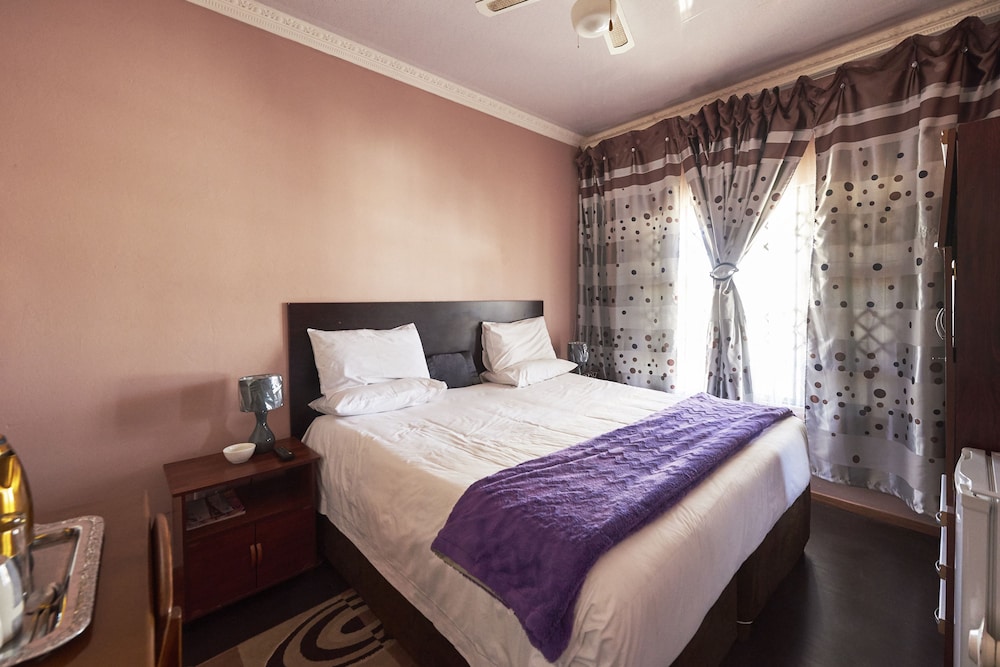 Standard Double or Twin Room photo 2