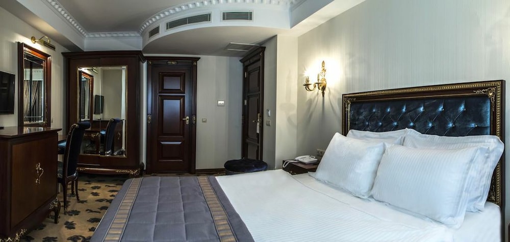 Grand Deluxe Double or Twin Room photo 3