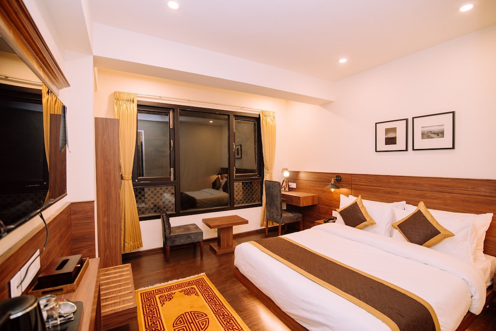Club Studio Suite, Valley View