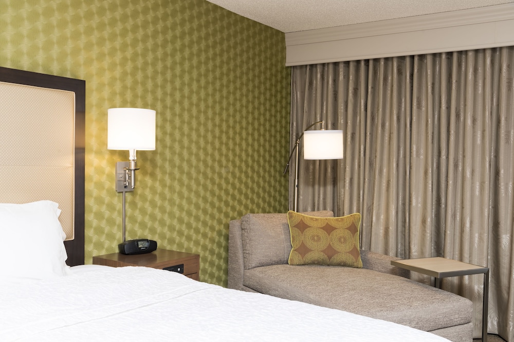 Room, 1 King Bed, Accessible, Bathtub - Photo 2