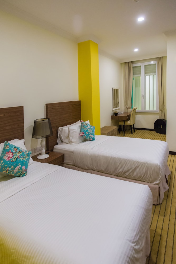 Superior Twin Room, Multiple Beds photo 2