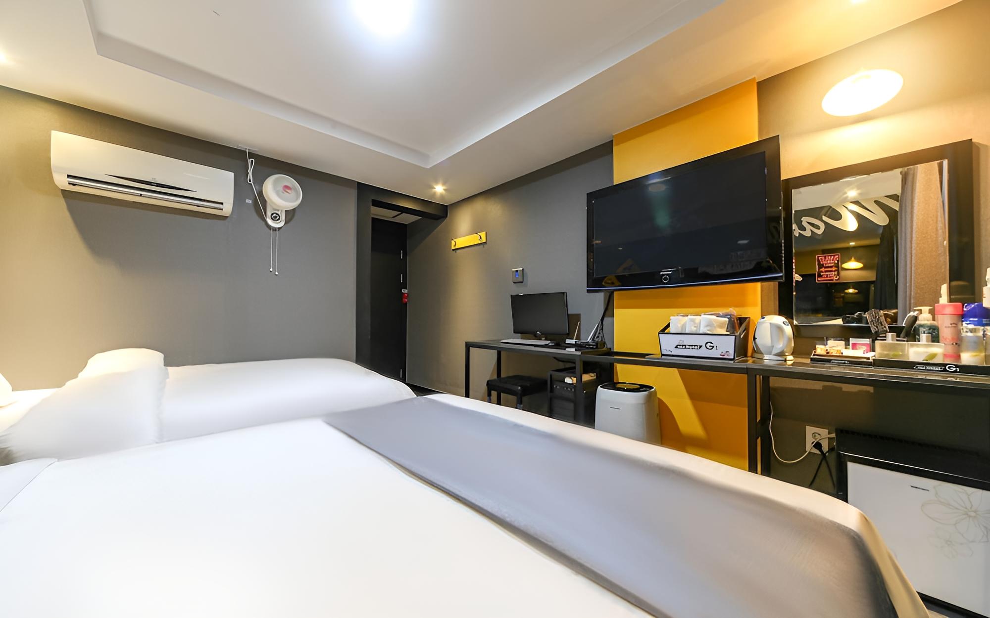 Room (Twin (Netflix available air purifier ) - Photo 1