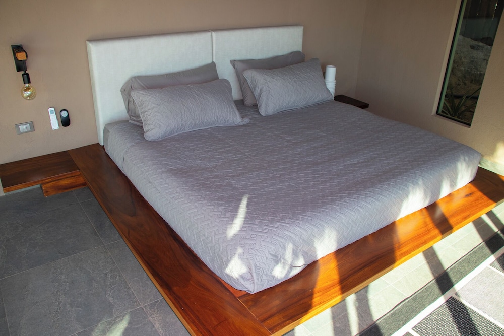 Junior Suite, 1 King Bed, Private Pool, Lagoon View photo 3