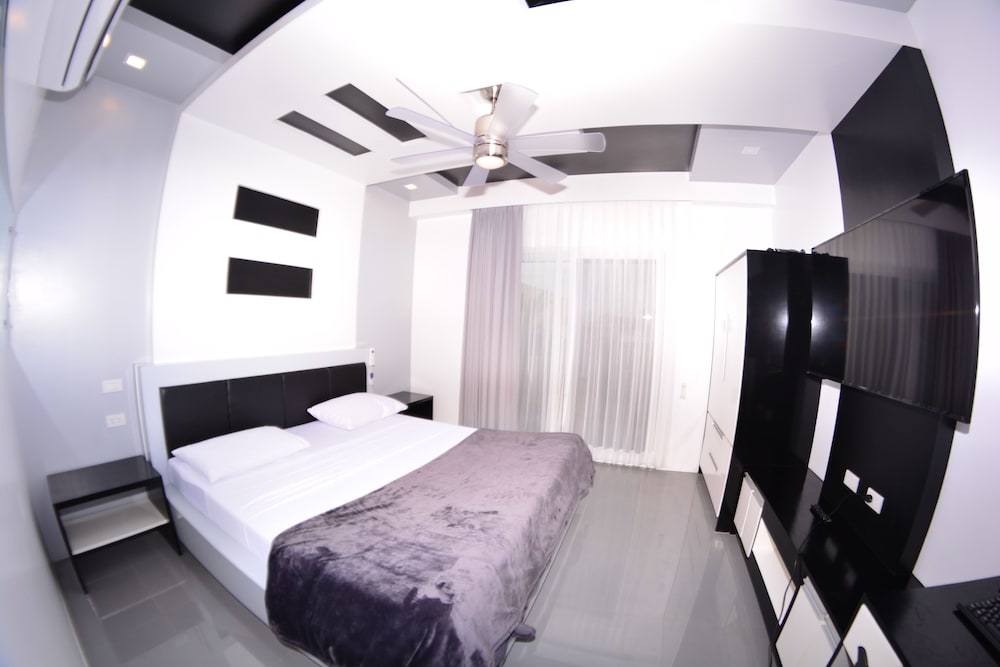 Luxury Room, 1 King Bed, Hot Tub, Sea View photo 2