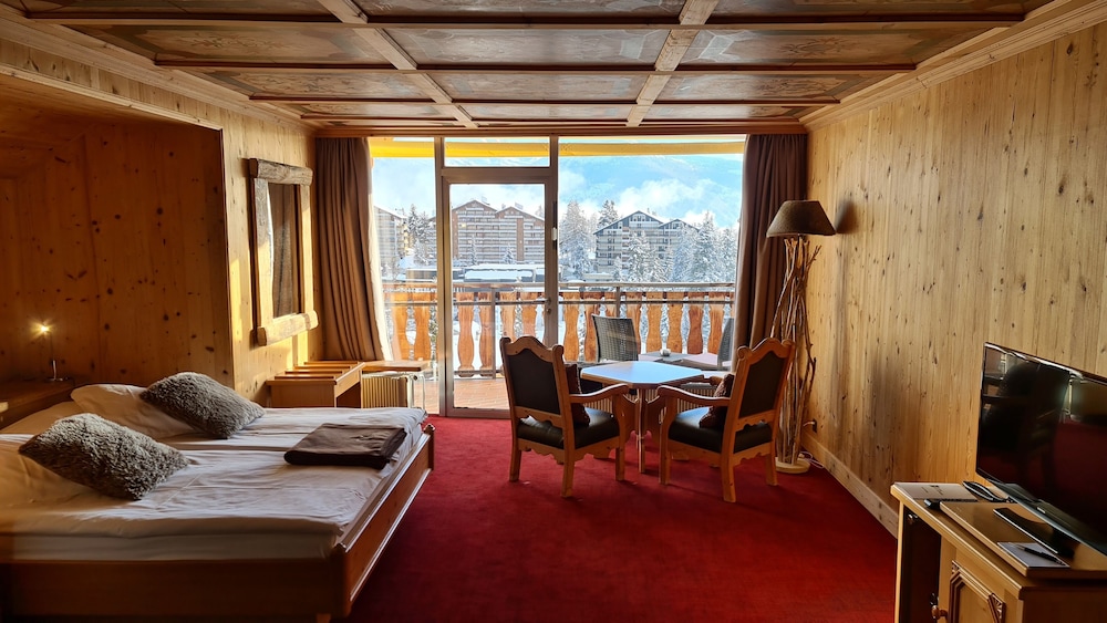 Junior Suite, Balcony, Mountain View (South) photo 1