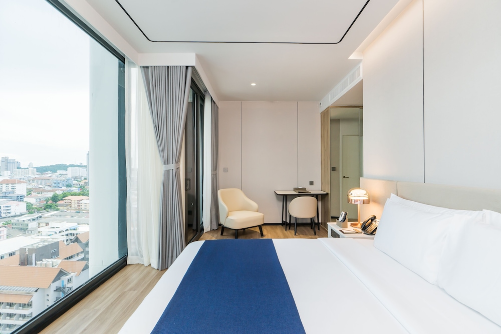Premier Double Room, City View - Photo 7