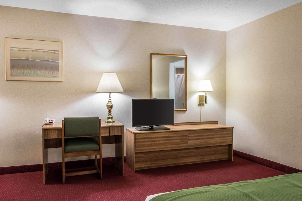 Suite, 1 King Bed, Non Smoking photo 2