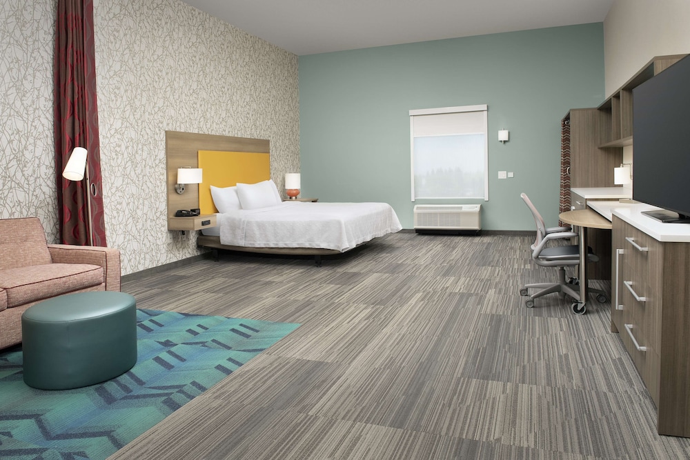Studio, 1 King Bed, Accessible (Roll-In Shower) - Photo 4