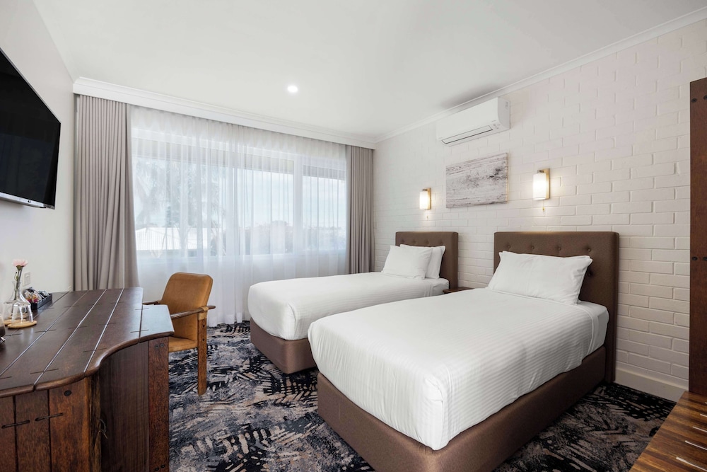Standard Room, 2 Twin Beds, Garden View - Photo 6