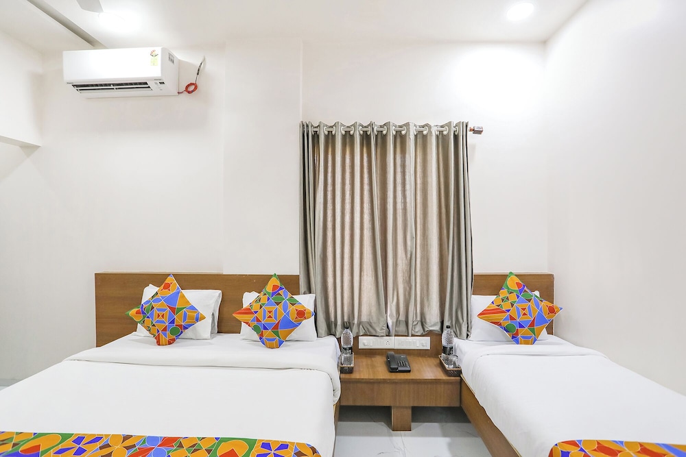 Deluxe Triple Room, City View photo 3