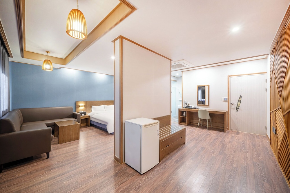Suite A photo 1