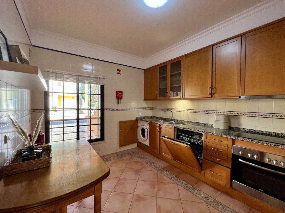 Apartment, 2 Bedrooms, Pool Access photo 2