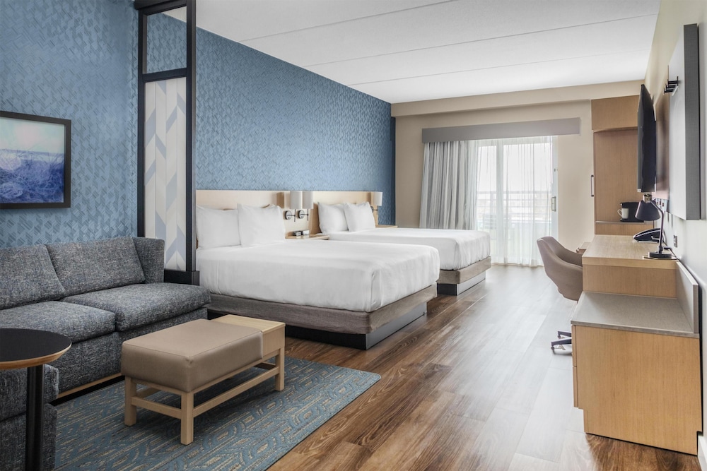 Room, Balcony (2 Queen Beds, Sofa Bed, Balcony) - Photo 1