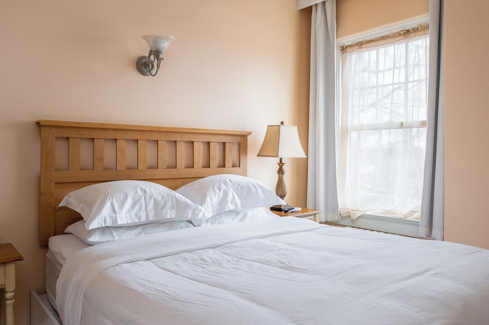 Standard Queen Room photo 2
