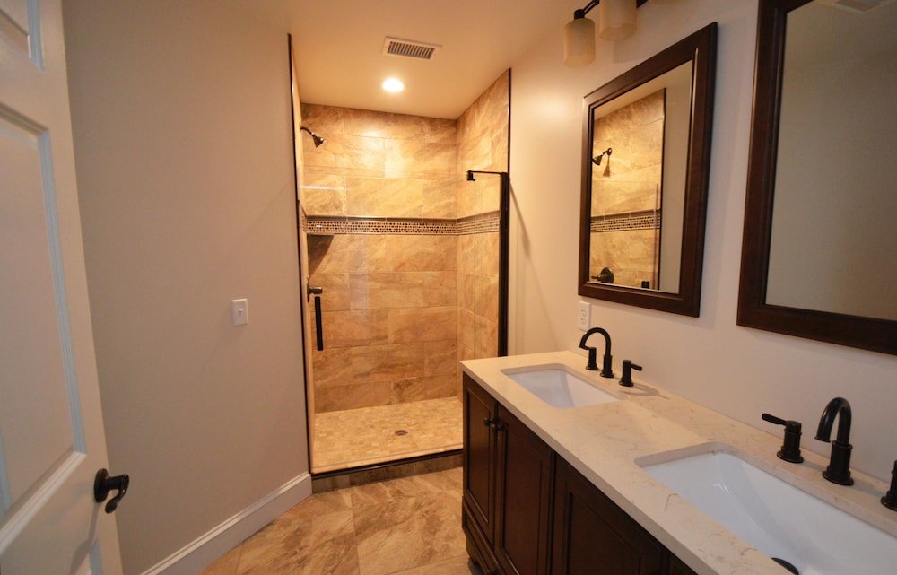 Premium Condo, 2 Bedrooms, Kitchen, Poolside photo 3
