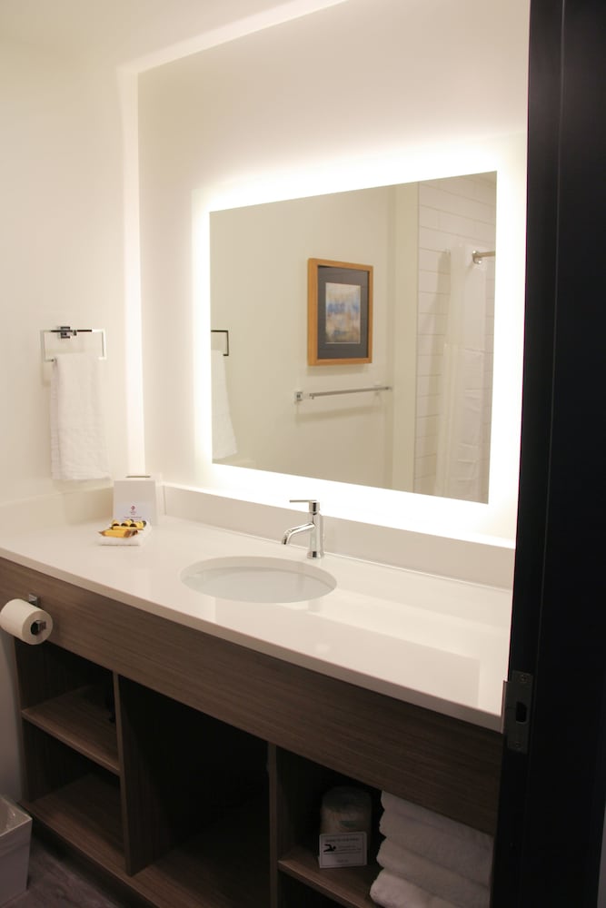 Suite, 2 Queen Beds, Accessible, Refrigerator & Microwave (with Sofabed) - Photo 5