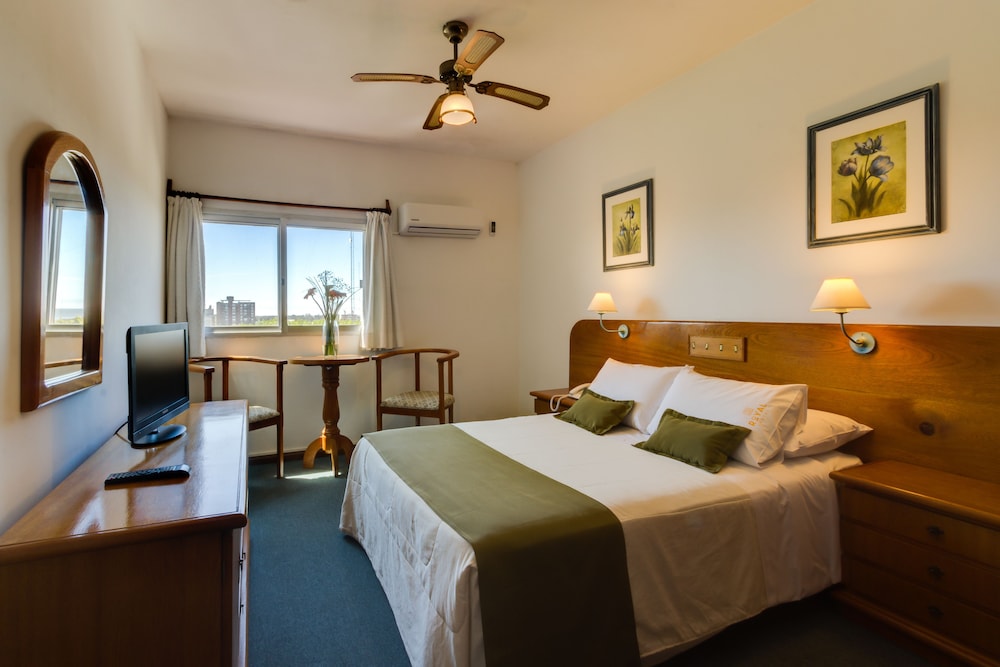 Standard Room, 1 Queen Bed