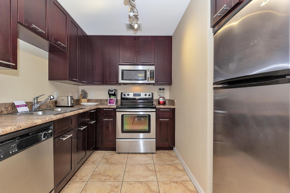 Premium Apartment, 2 Bedrooms, Pool Access, City View photo 3