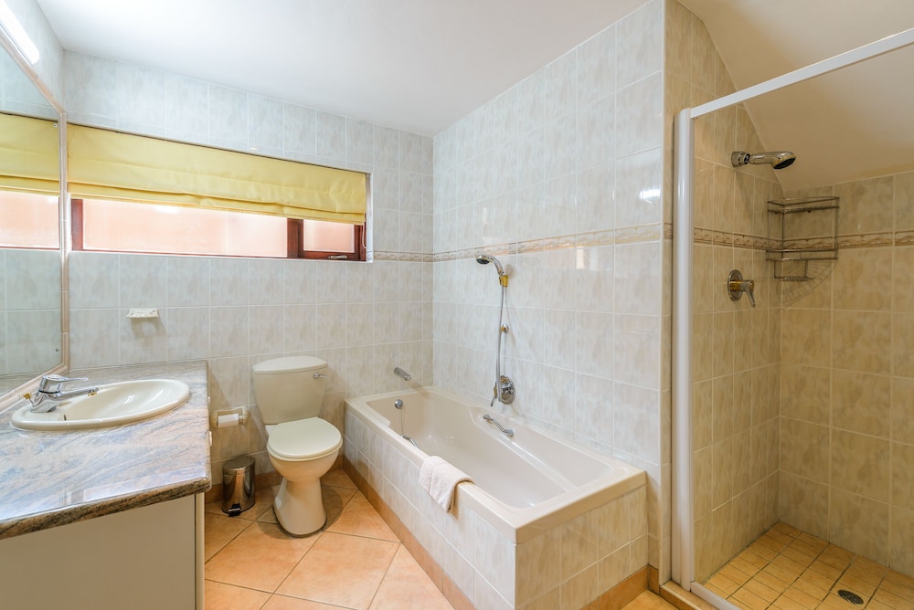 Three Bedroom Luxury 13908 photo 2