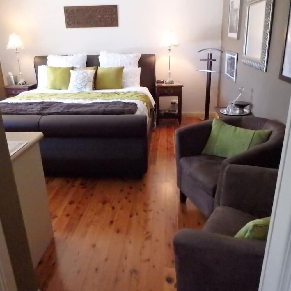 Jasmine Suite photo 1