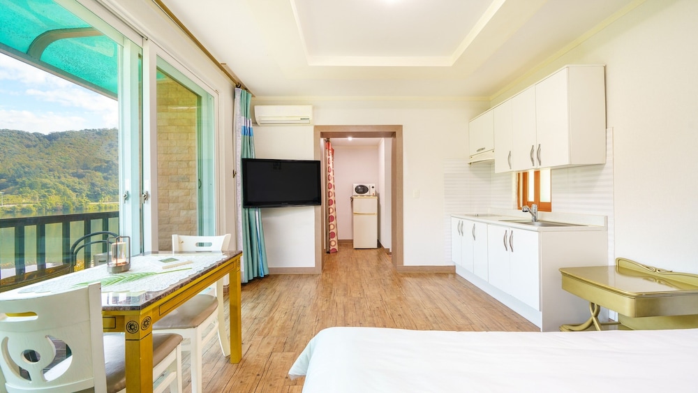 Basic Room, 1 Bedroom (Dalbit(river view)) - Photo 4
