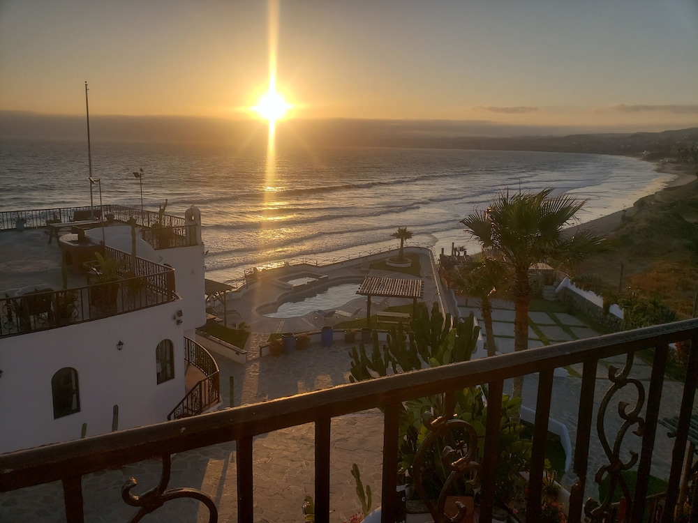 Family House, 4 Bedrooms, Beach View, Beachfront photo 3