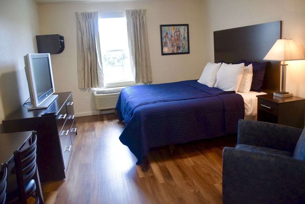 Standard Room, 1 King Bed