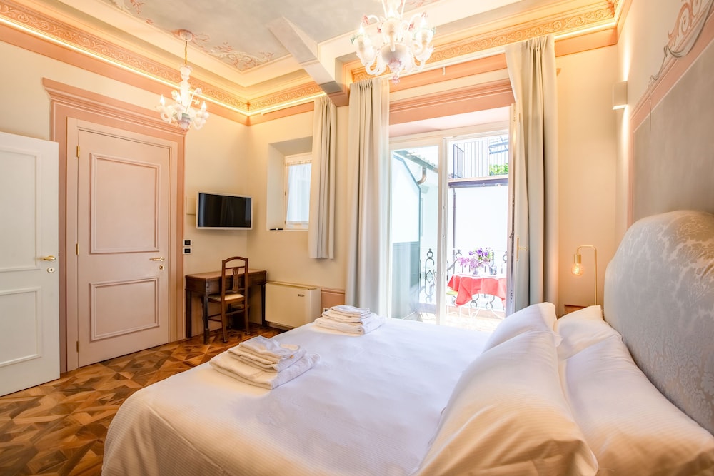 Deluxe Double Room photo 3