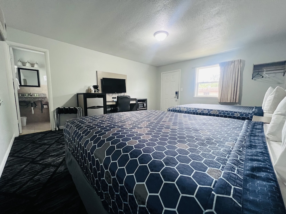 Standard Room, 2 Queen Beds - Photo 2