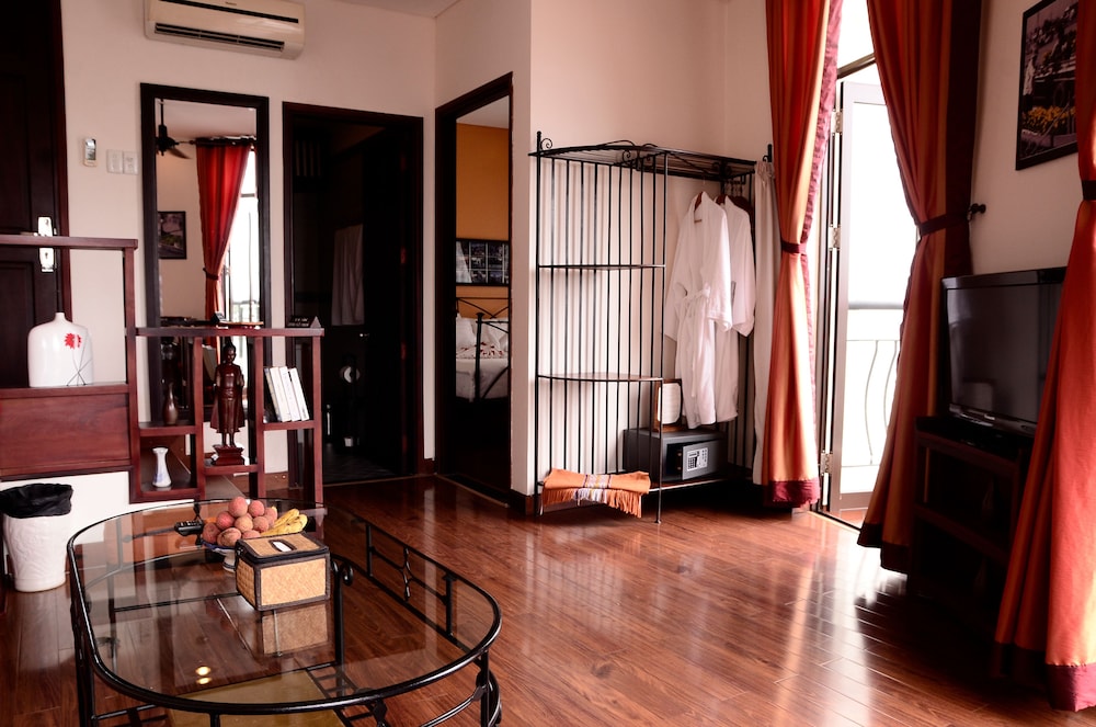 Corner Suite, Balcony, River View photo 3