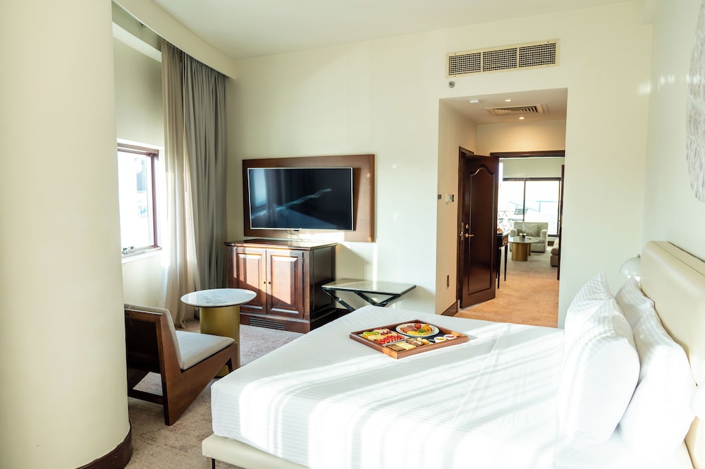 Executive Suite, Balcony, City View photo 3