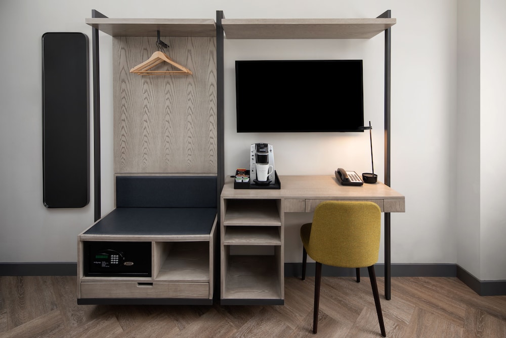 Premier Room, 1 King Bed
