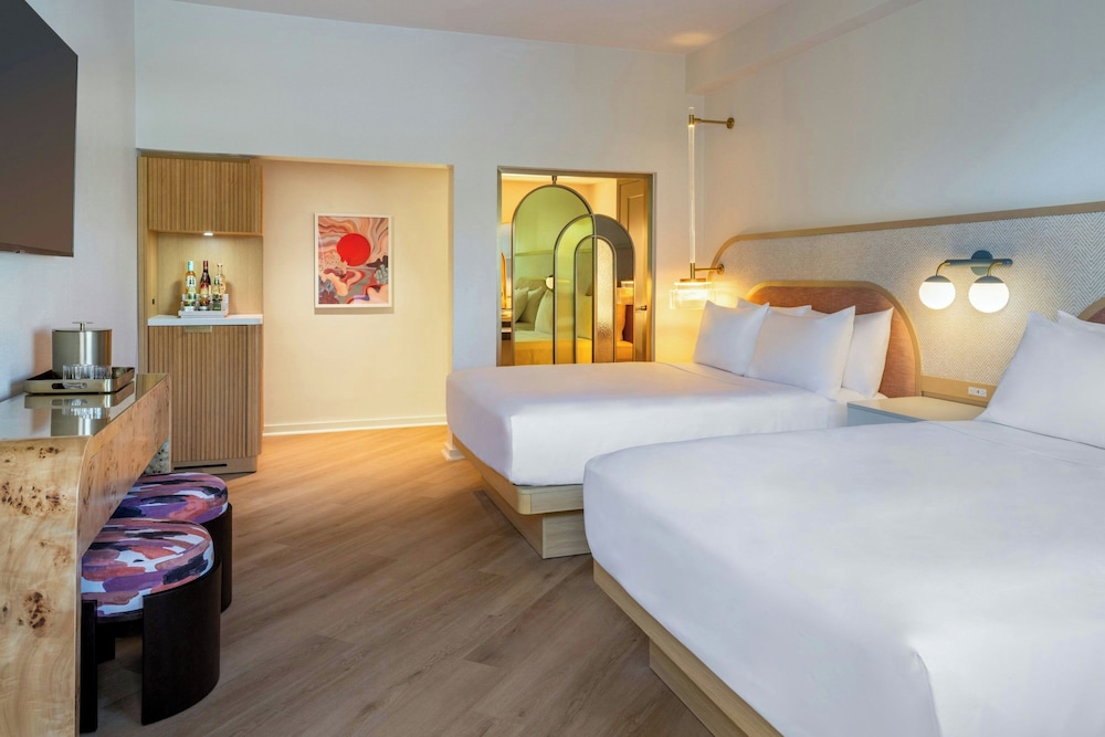 Room, 2 Queen Beds, Courtyard View