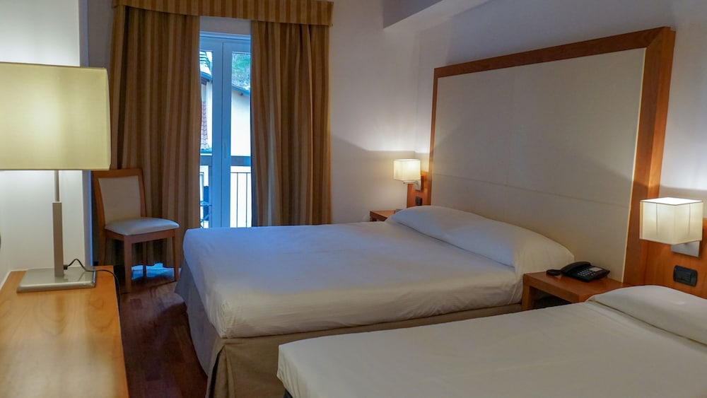 Basic Triple Room photo 3