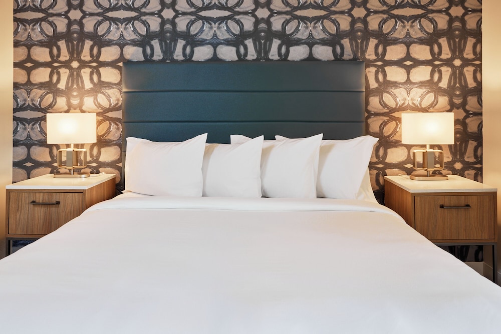 Suite, 1 King Bed, Non Smoking