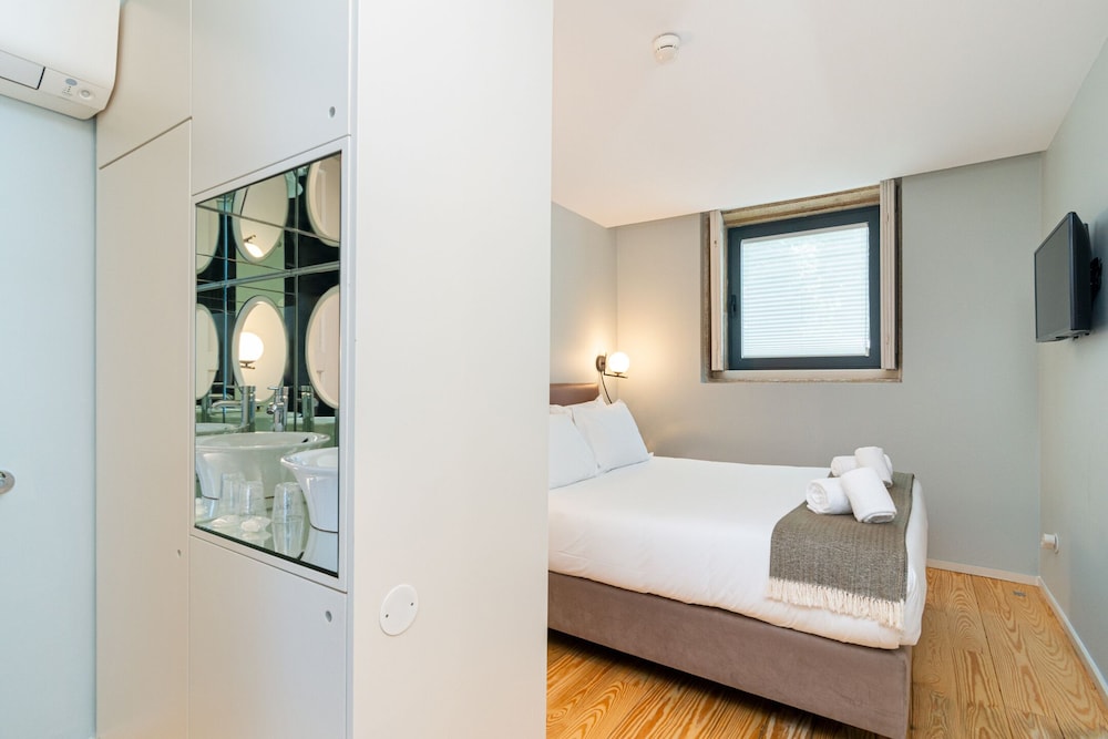 Cozy Room, Garden View