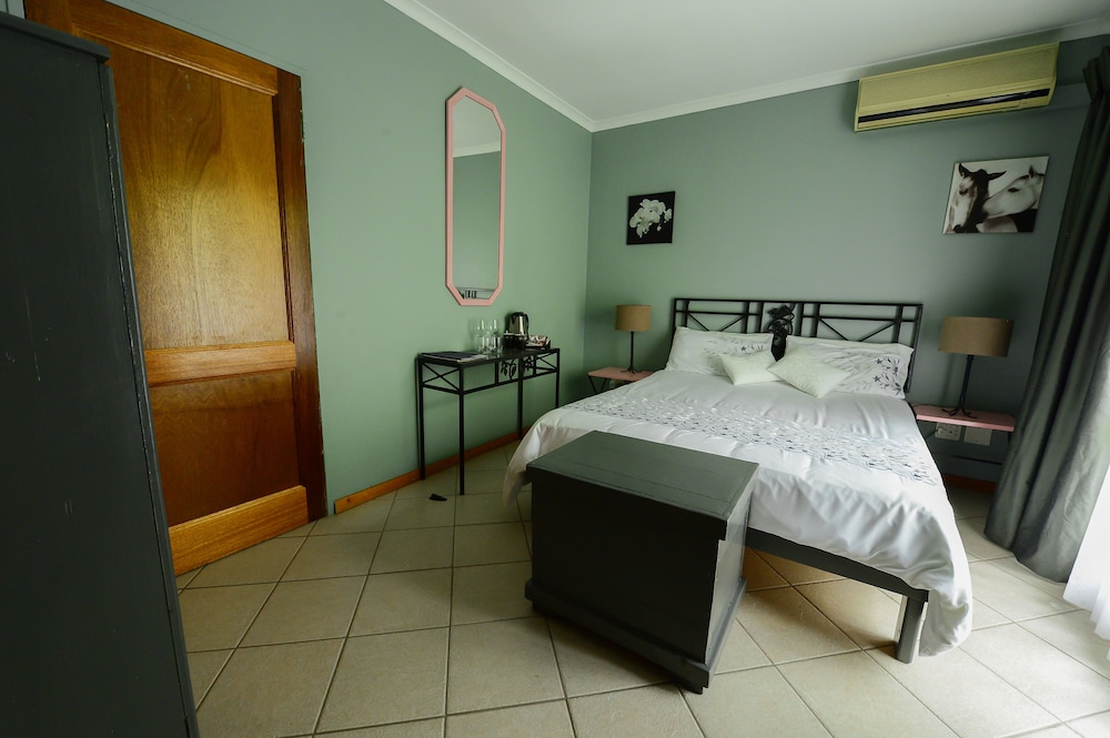 Bougainvillea Suite photo 3