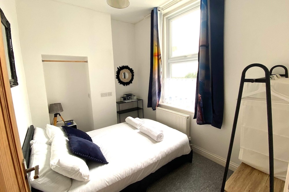 Basic Apartment photo 2