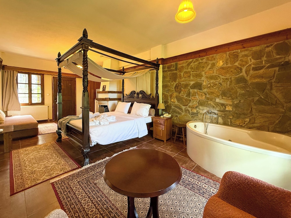 Deluxe Suite, Balcony, Partial Sea View