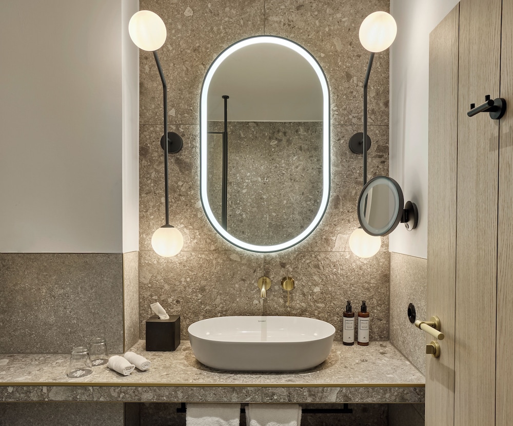 Deluxe Junior Suite - Photo 4