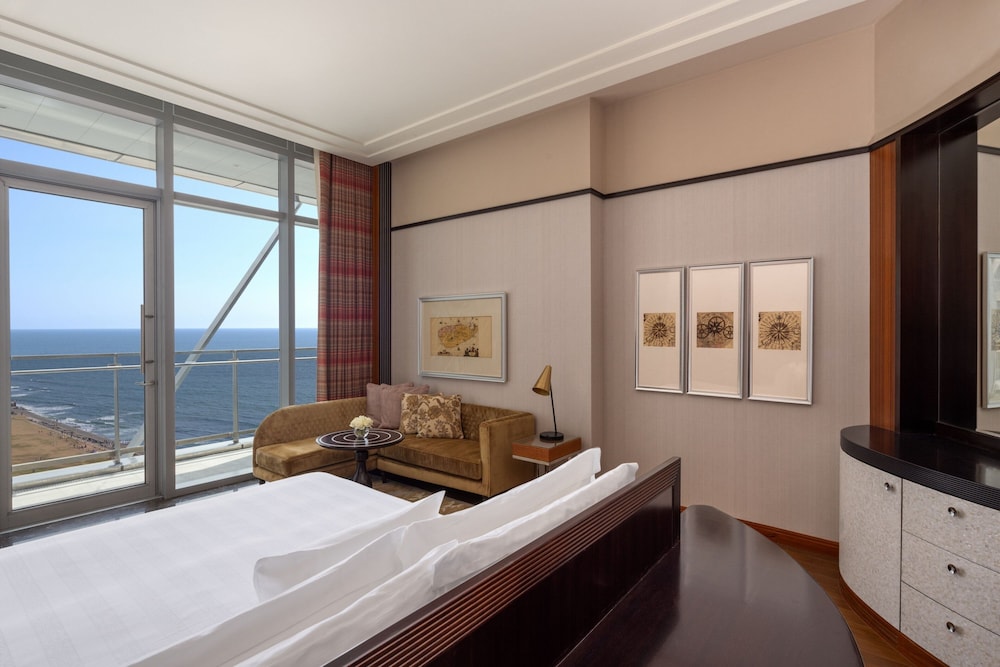 House, 2 Twin Beds