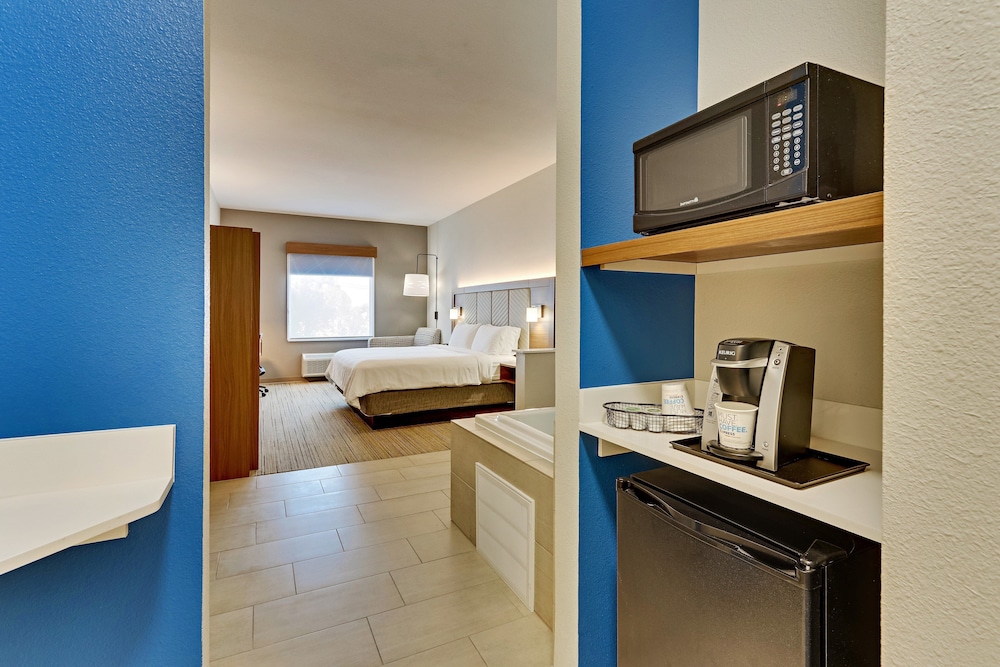 Standard Room, 1 King Bed, Jetted Tub