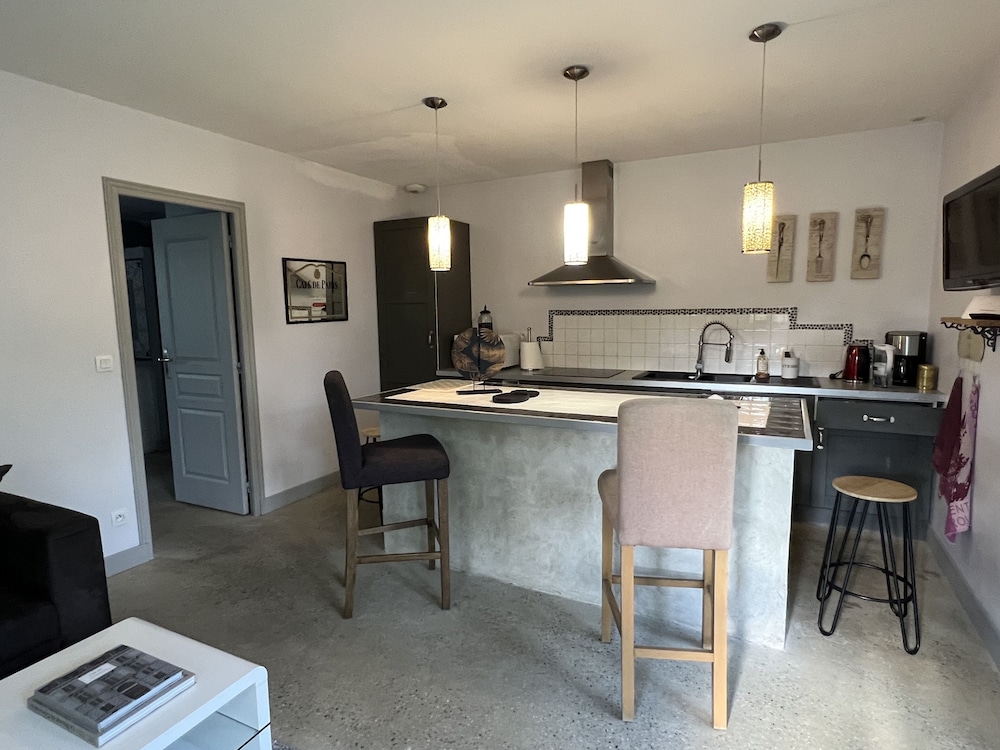 Traditional Apartment - Photo 3
