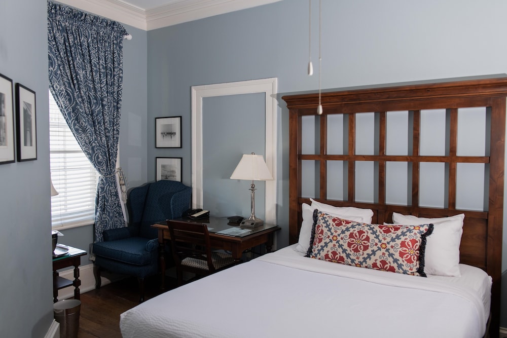 1 Full Bed photo 1