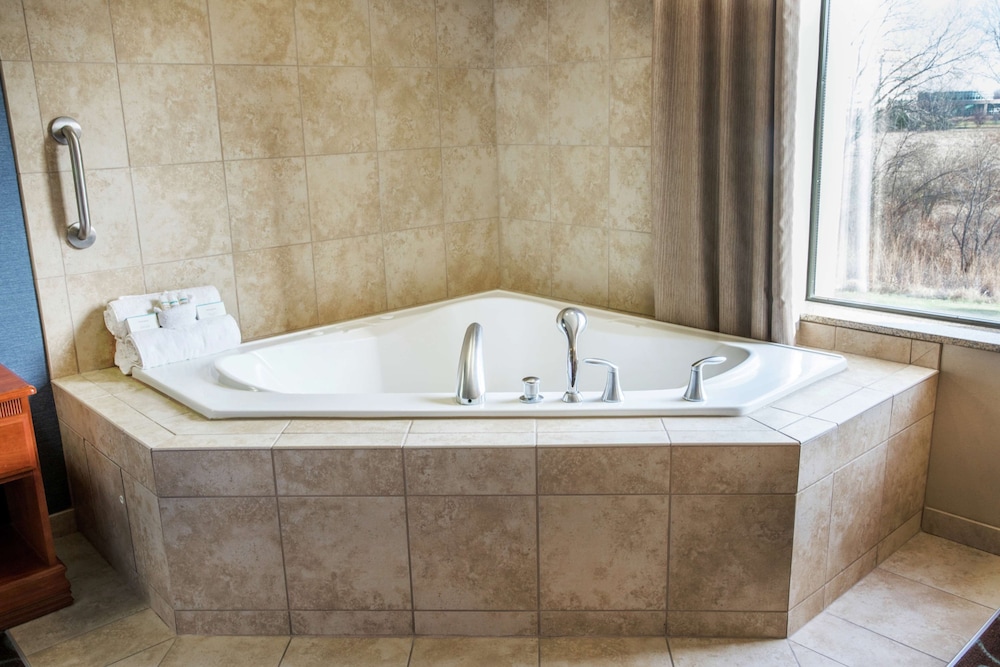 Studio, 1 King Bed, Accessible, Jetted Tub (Hearing) - Photo 5