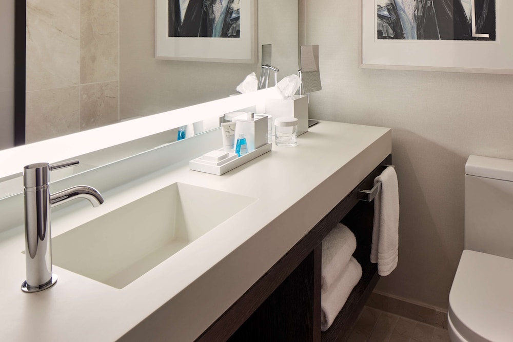 Deluxe Suite, 2 Double Beds, Accessible, Bathtub