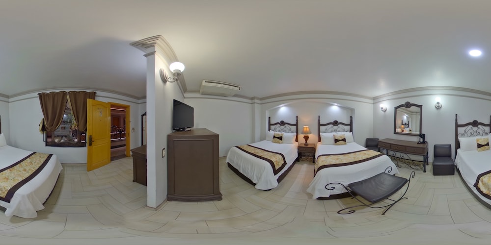 Standard Room, Multiple Beds, Non Smoking photo 3