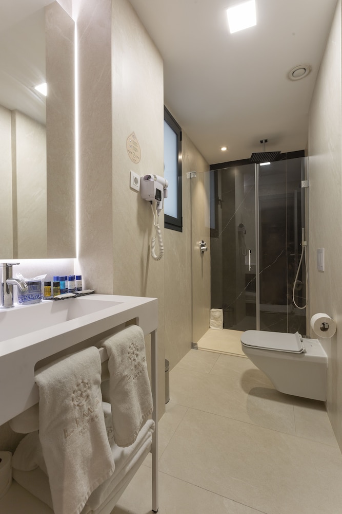Single Room (Interior)