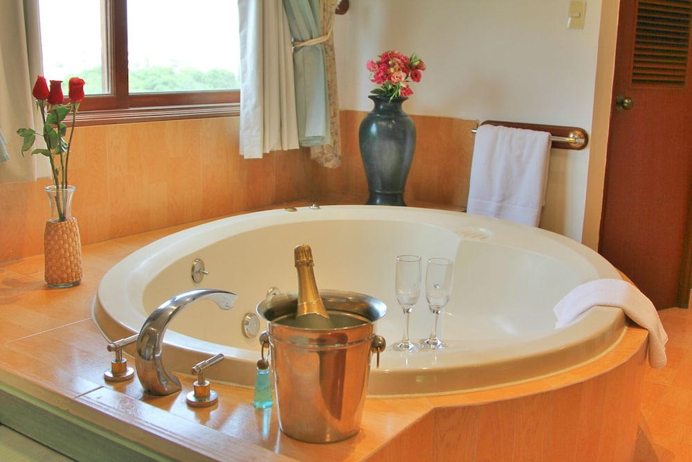Premium Suite, 1 Bedroom, Hot Tub photo 2