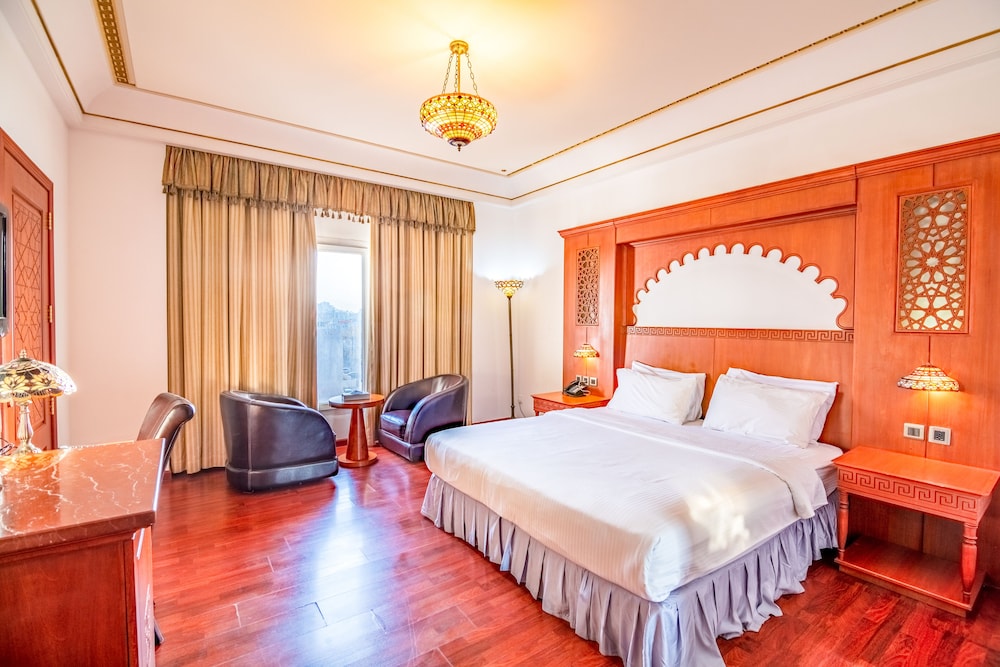 Double Room, 1 Queen Bed, Mountain View - Photo 1
